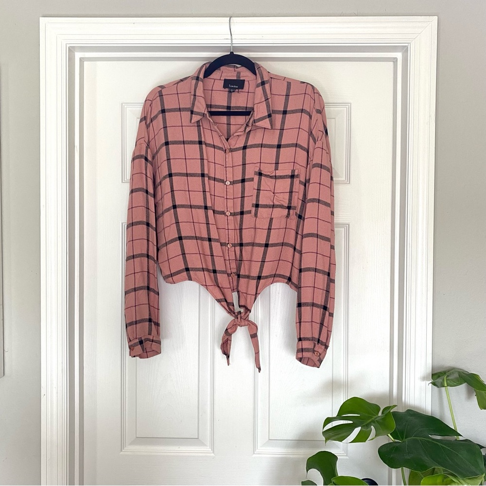 Women’s Button Down Flannel w/ Tie Front NWOT